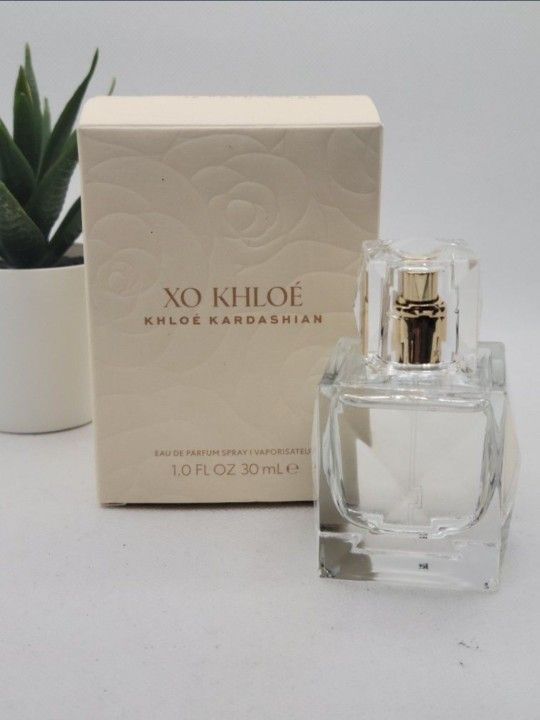 KHLOÉ KARDASHIAN
XO KHLOÉ 1 fl