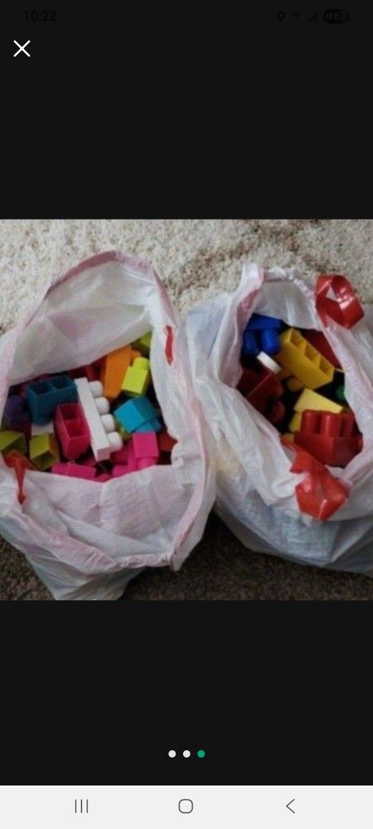 2 Bags Legos Toddlers Clean, Smoke Free Home