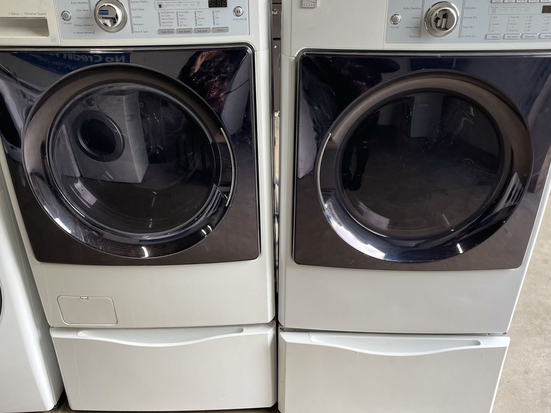 Kenmore Washer And Electric Dryer Set On Pedalstools