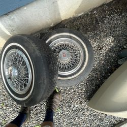 Oldsmobile hubcaps