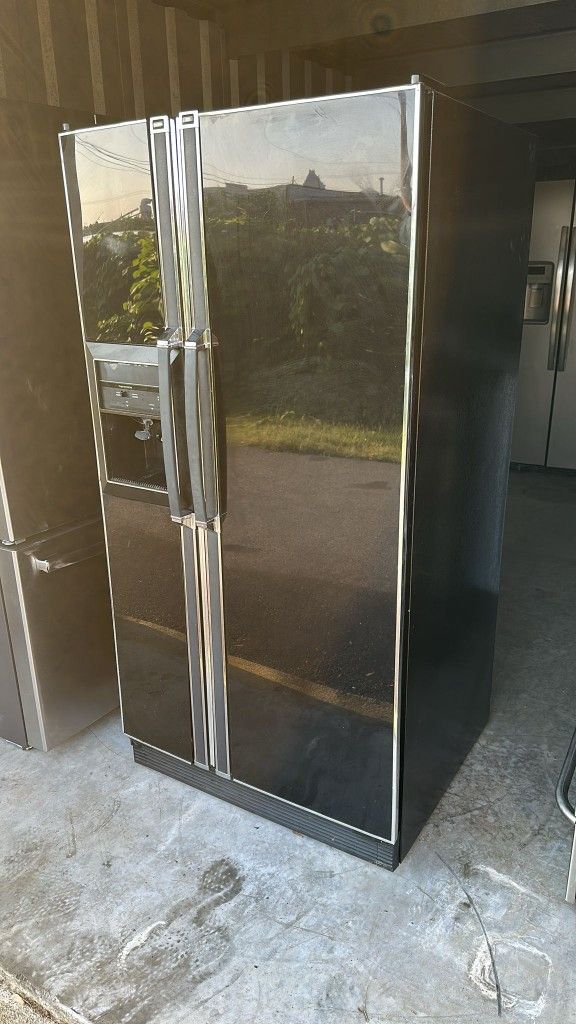 Kenmore Refrigerator Fridge Fully Functional Icemaker on door