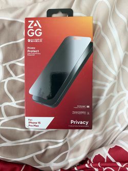 ZAGG InvisibleShield Privacy Screen Protector iPhone 15 Pro Max