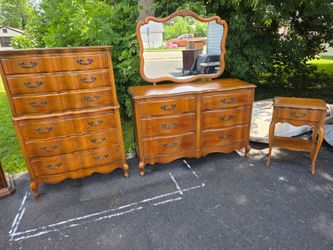 Gorgeous French Provincial Dresser Set