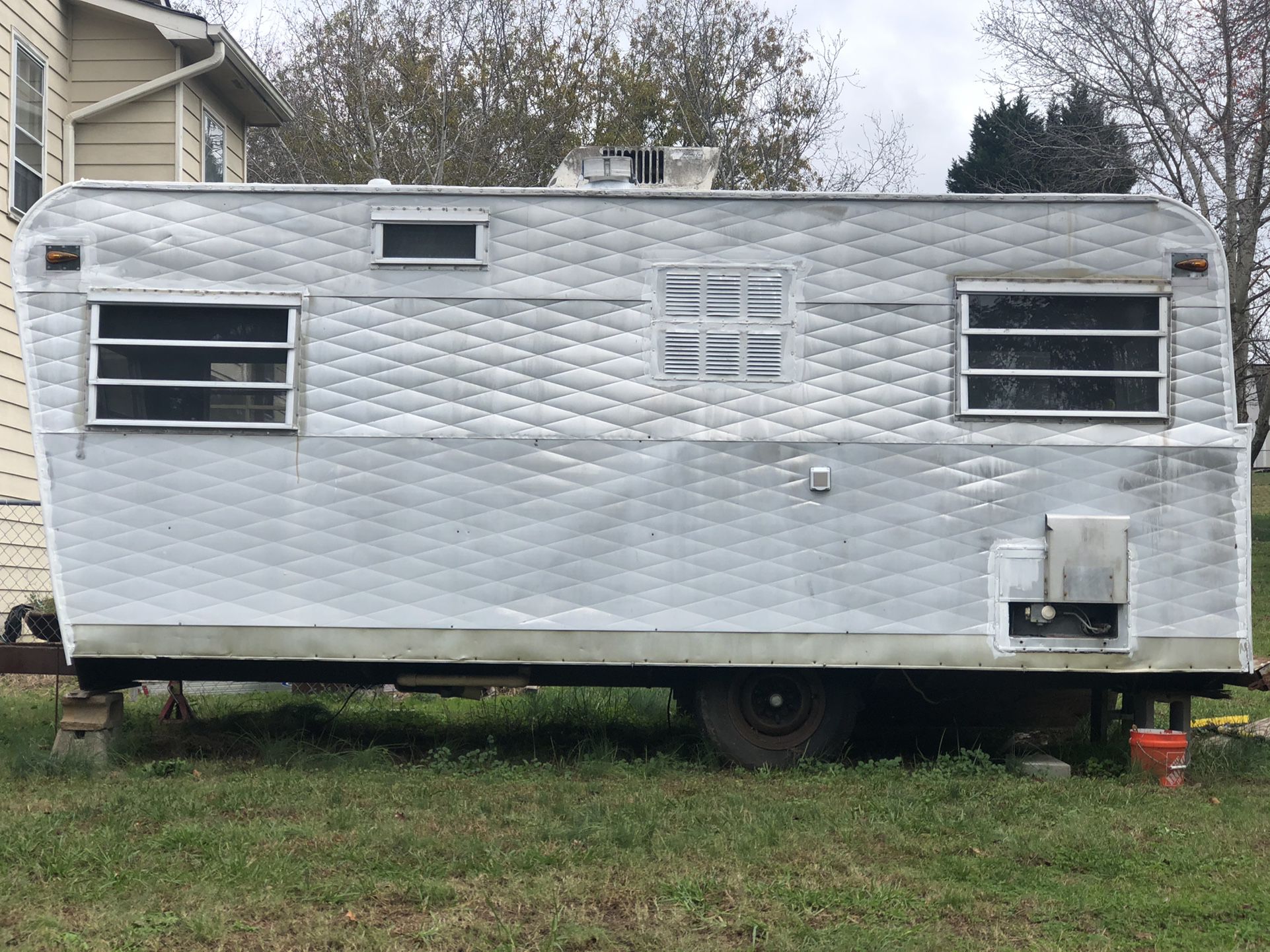 Vintage travel trailer, 17’ L x 7.5’ W