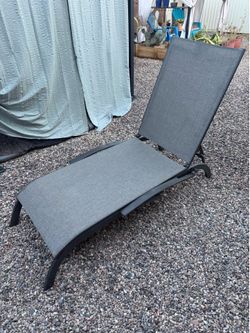 Outdoor chaise lounger