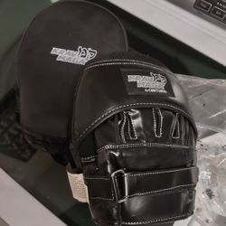 Krav Maga Curved Focus Boxing Mitts