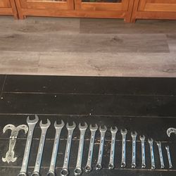 Pittsburg Wrenches New 1 1/8 To 1/4 And Pittsburg Sockets New   10 Mm To 22 Mm$100