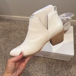 White Boots 