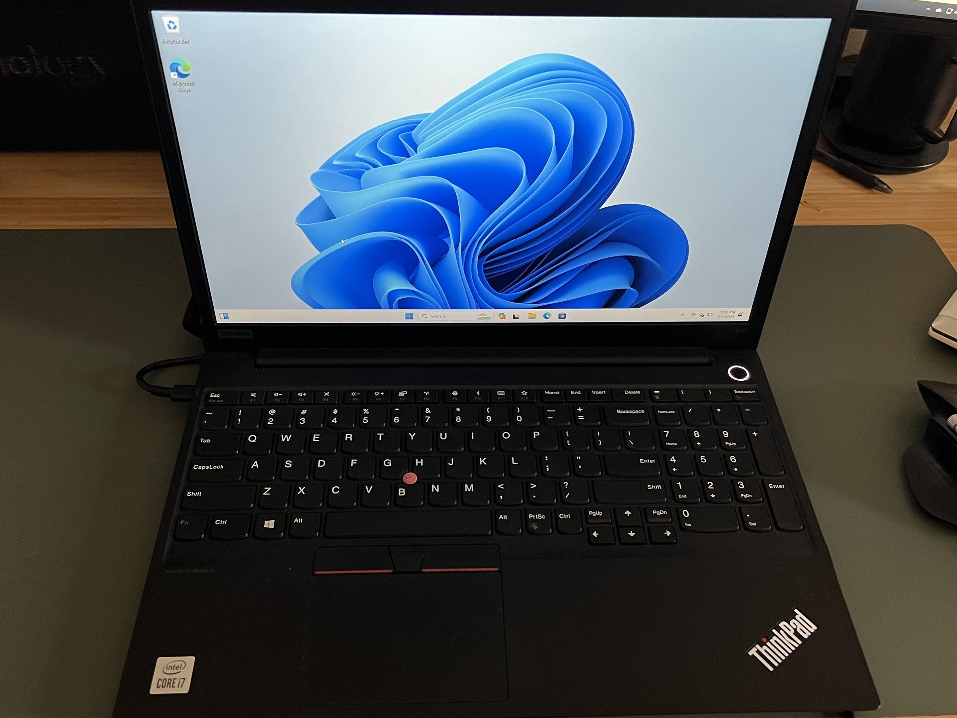 Lenovo Thinkpad Laptop (i7, 16GB RAM, 256GB SSD)