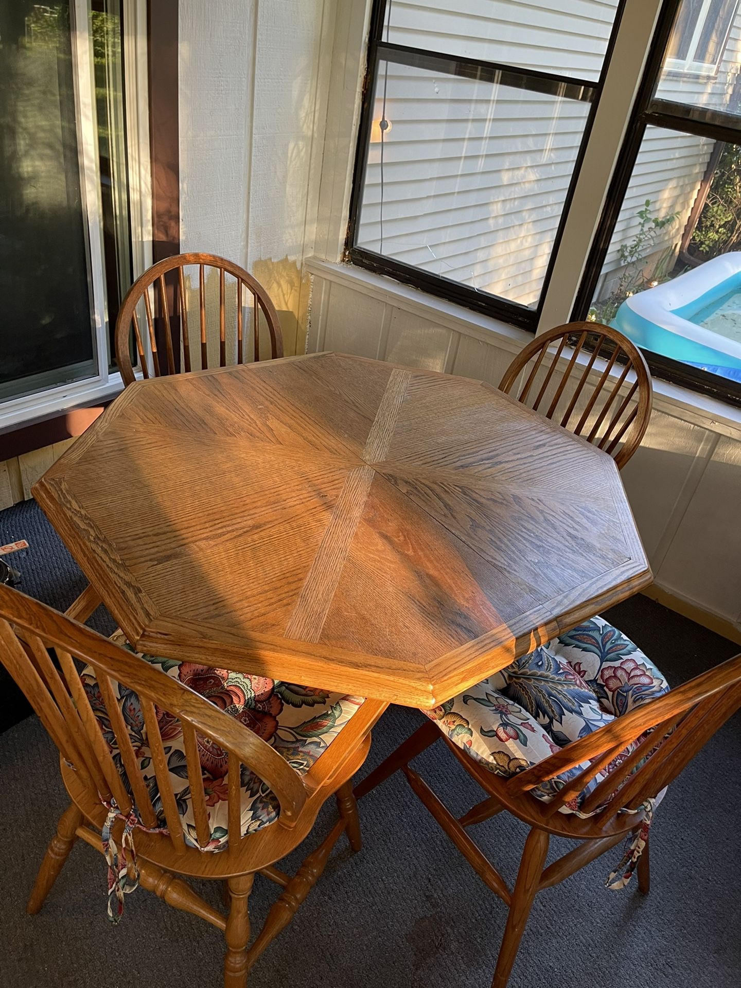 Kitchen Table/Chairs 