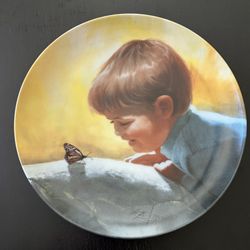 Beautifully-Detailed Vintage Decorative Plates of Adorable Children 