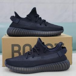Yeezys Size 7/8 women’s