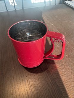 Red flour sifter