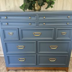 DISNEY PIRATES OF THE CARIBBEAN DRESSER