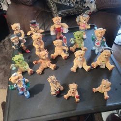 Collectible teddy bears 17 pieces