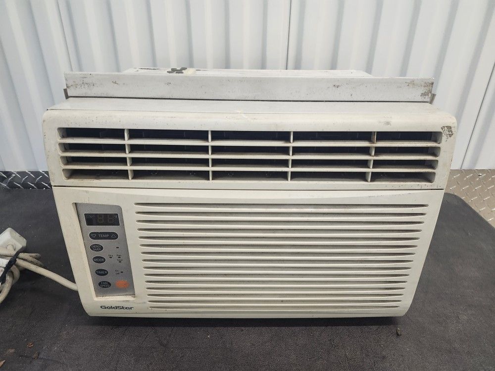 USED 6,500 AC AIR CONDITIONER WITH REMOTE