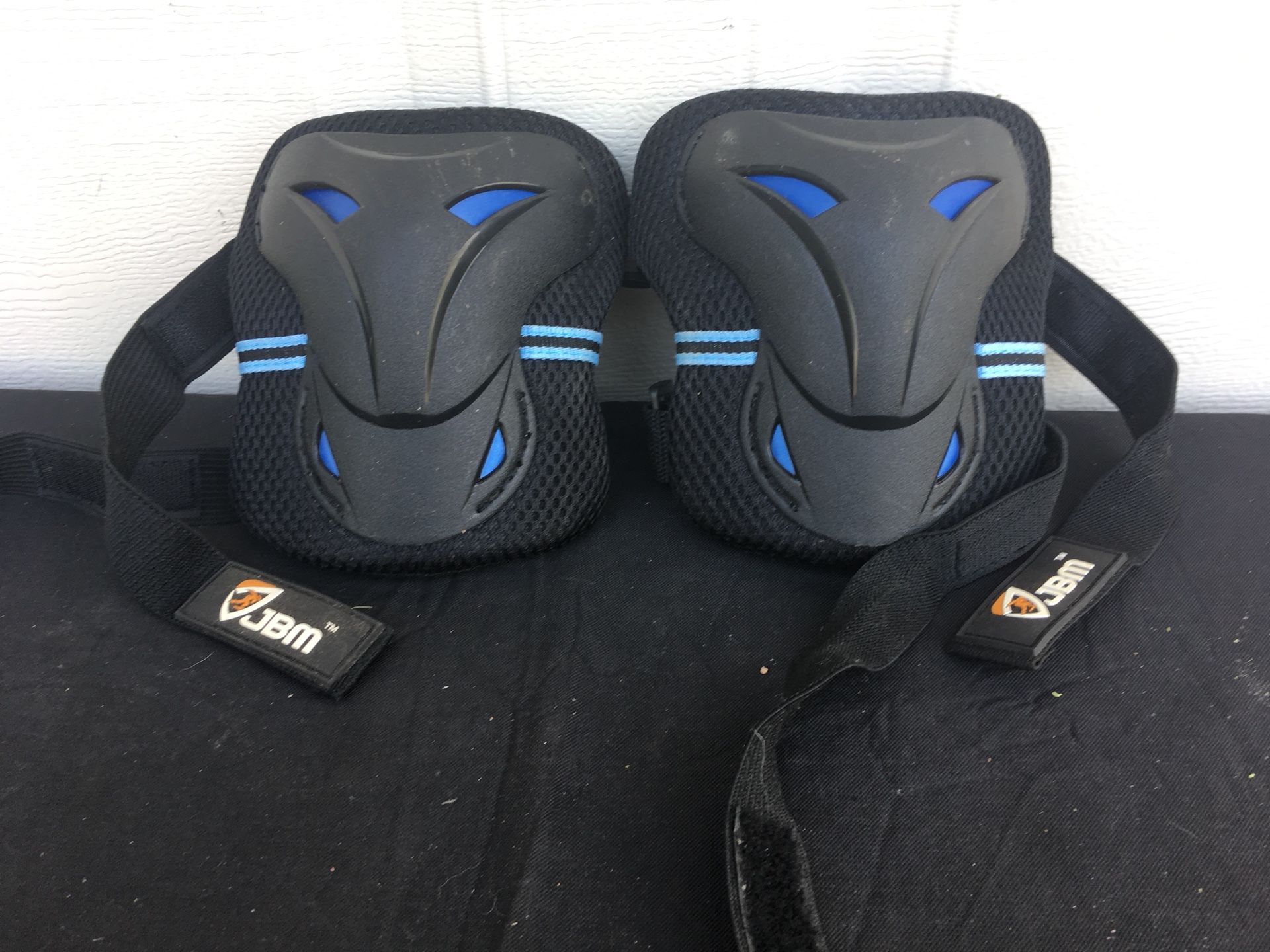 JBM YOUTH (LARGE) KNEE PADS