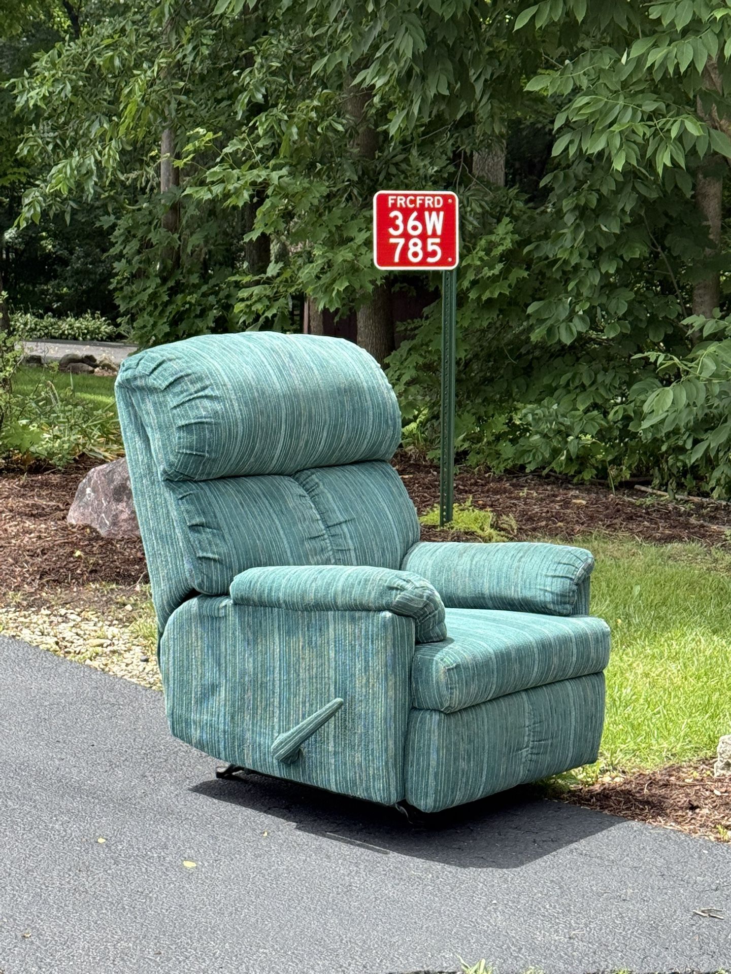 Free Rocker recliner