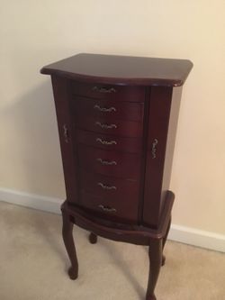 Jewelry cabinet