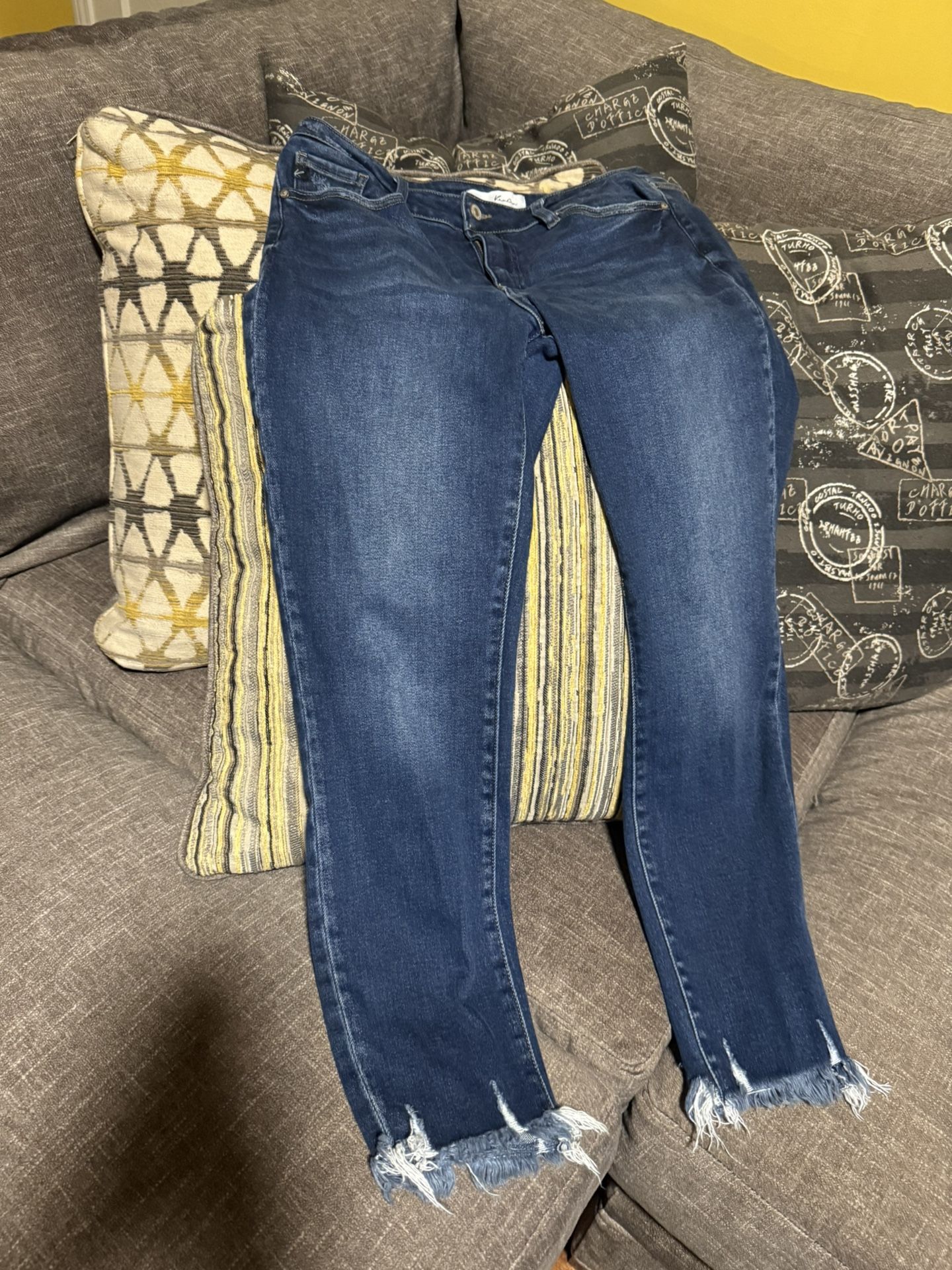 Like New KANCAM Dark Wash With Whiskering & Distressed/Frayed Hems Size 15/31