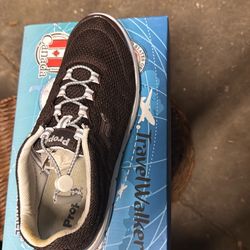 9 1/2 2E (x) travel walker II