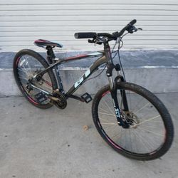 GT 27.5 LAGUNA PRO MOUNTAIN BIKE WITH DISC BRAKES 