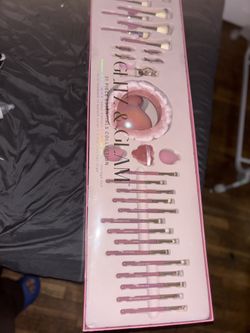 Glitz And Glam 31 Pieces Brush Set