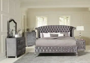 Brand new queen bedroom set$1299.financing available no credit needed