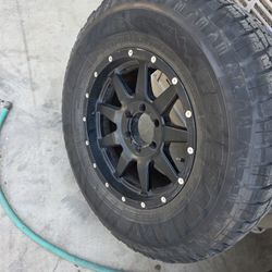 285/70/17  6lug Off 2002 Suburban 