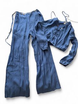 Blue set pants with waist strap and cropped top size small