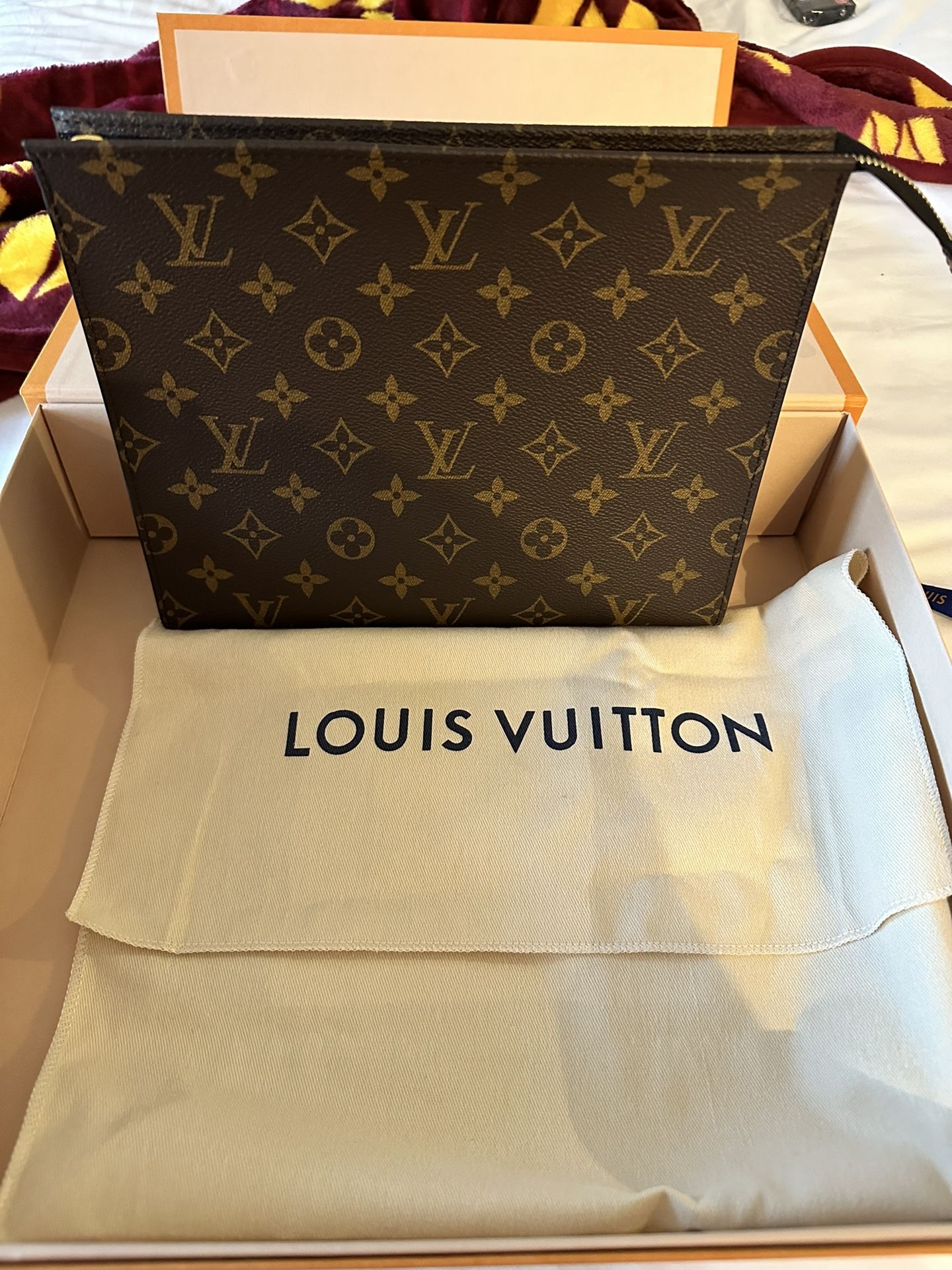 BRAND NEW! AUTHENTIC LOUIS VUITTON BAG/CLUTCH