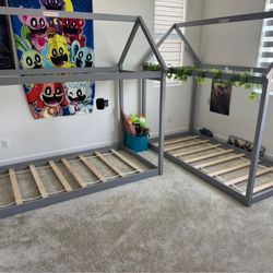 Twin Castle Bed 
