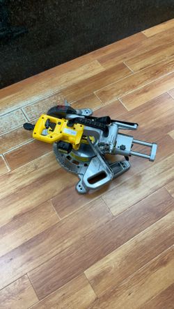 Sliding Compound miter saw