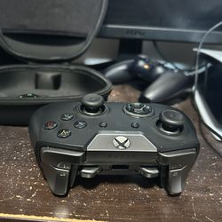 Razer Wolverine Ultimate Chroma Customizable XBOX One Wired Game Controller works with PC And Xbox