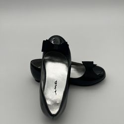 (92) IMA All Black Slip Ons  Size 2 Kids 