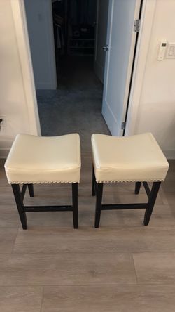 white leather barstool
