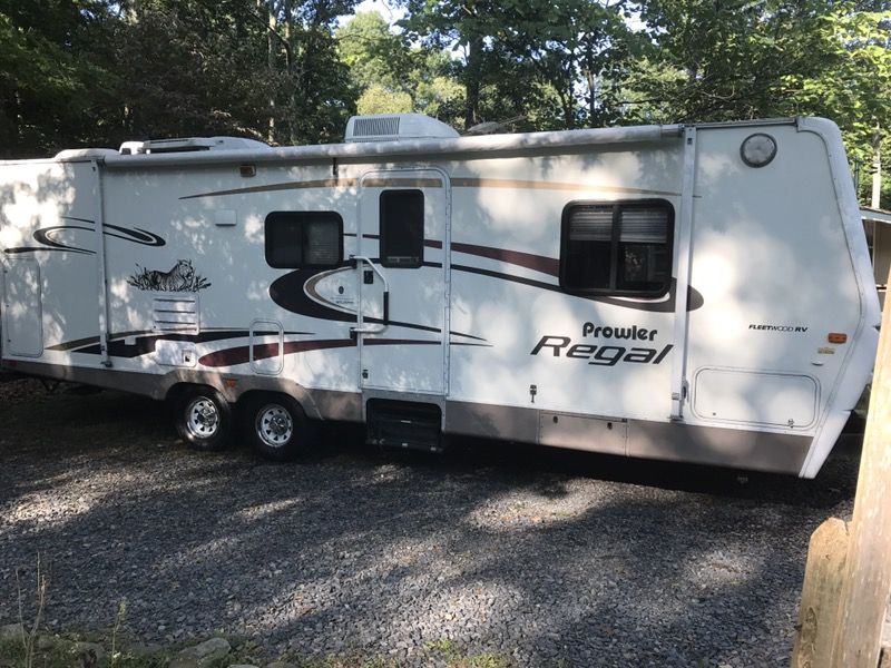 2005 Prowler Regal pull camper 28 foot