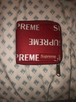 Men’s supreme wallet, used