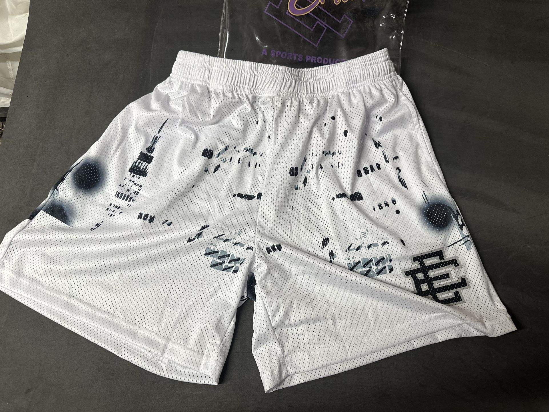 Eric Emanuel size MEDIUM brand new white skyline