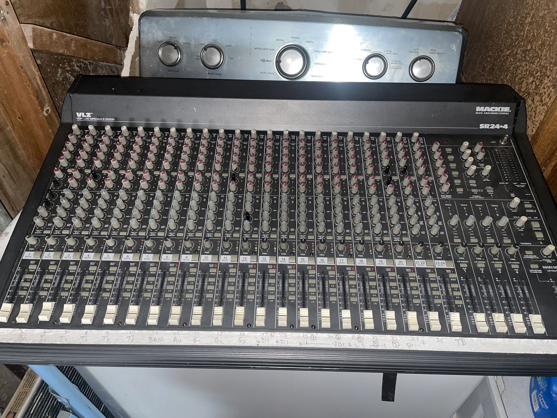 Mackie SR24.4 Bus Mixing Console