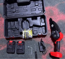 (BRANDNEW)-Mini Chainsaw W/Case & Extras
