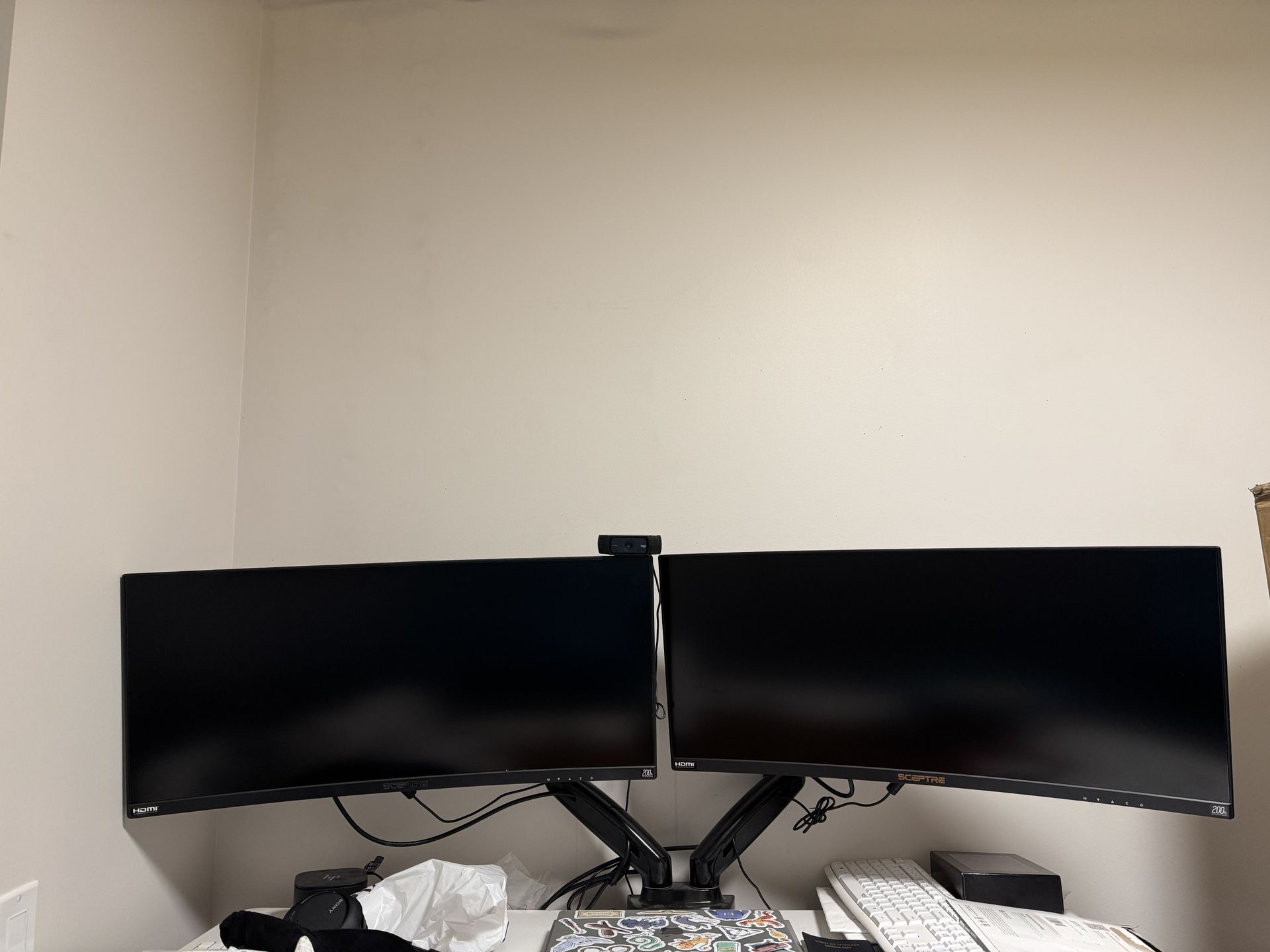 Dual Monitors (free Monitor Hands)