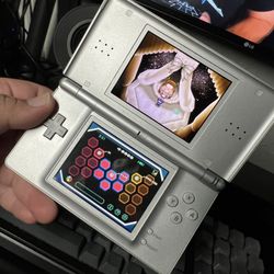 Silver Nintendo DS lite