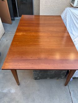 Ethan Allen dinning table & 6 chairs