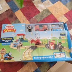 BRAND NEW IN BOX THOMAS THE TRAIN WOOD RACING FIGURE-8 SET SEE DESCRIPTION 