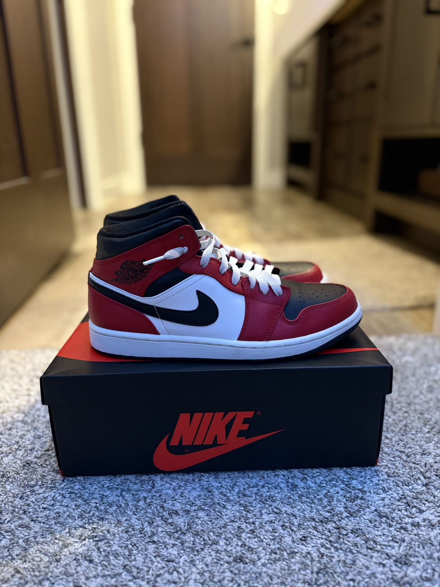 Jordan 1 Mid
