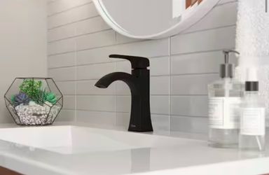 Black bathroom faucet