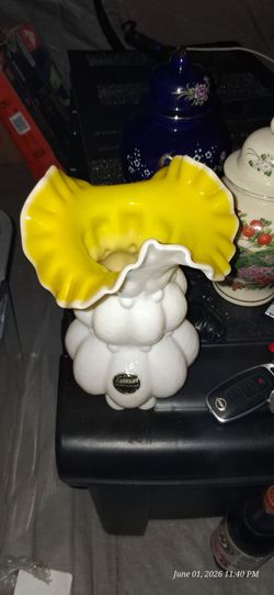 Milkglass vase