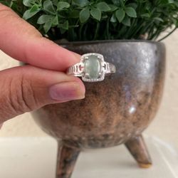 Light  Green  Color  Jade   Ring  Size  9