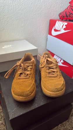 Boys shoes